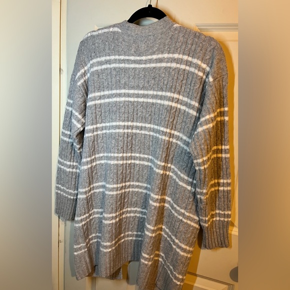 Hippie Rose Gray and White Striped Cardigan NWOT - Picture 2 of 2